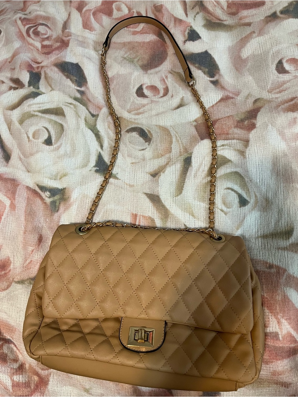 Quilted Shoulder Bag in Beige with Chain Strap - Picture 3 of 11
